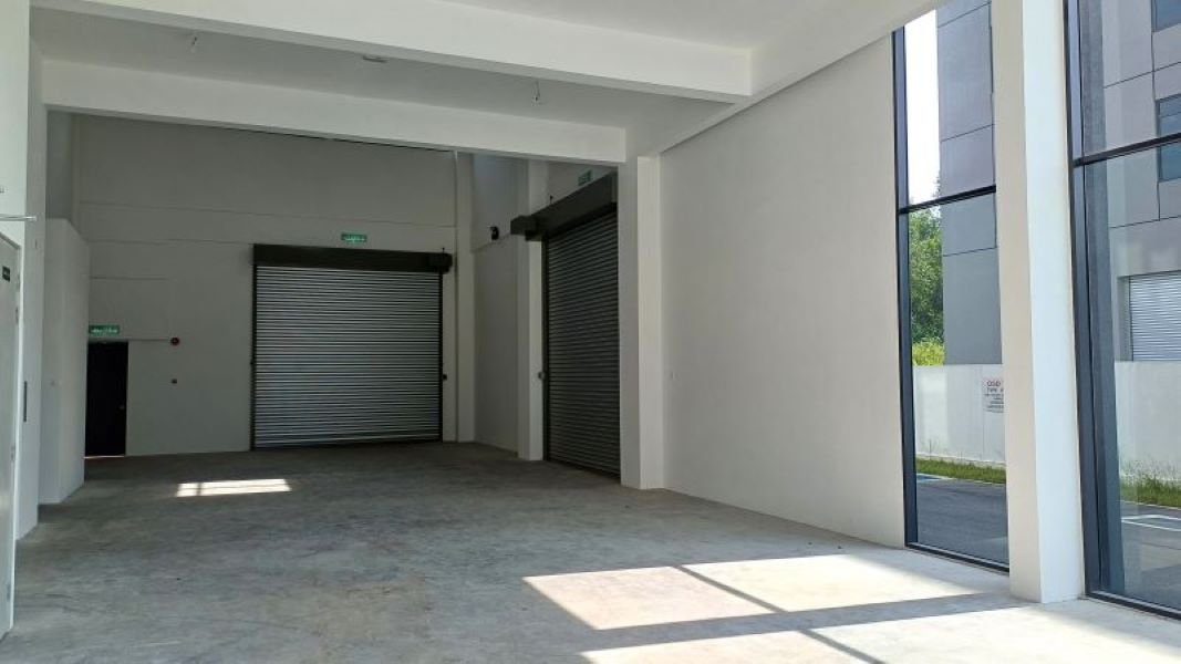 Novus Industrial Park - 4.5 story Semi-d Factory/ Warehouses