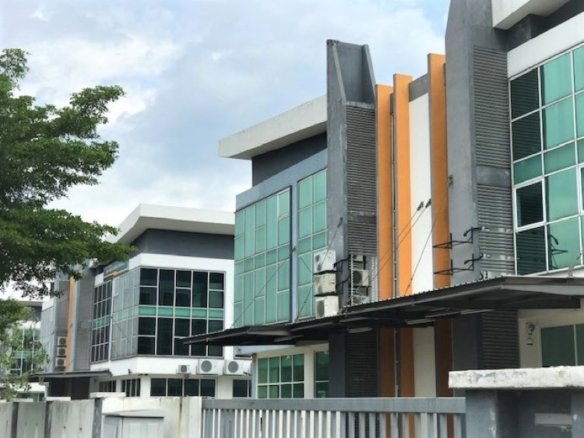 Semi-d Factory for Rent at Signature Industrial Park Lekas 18