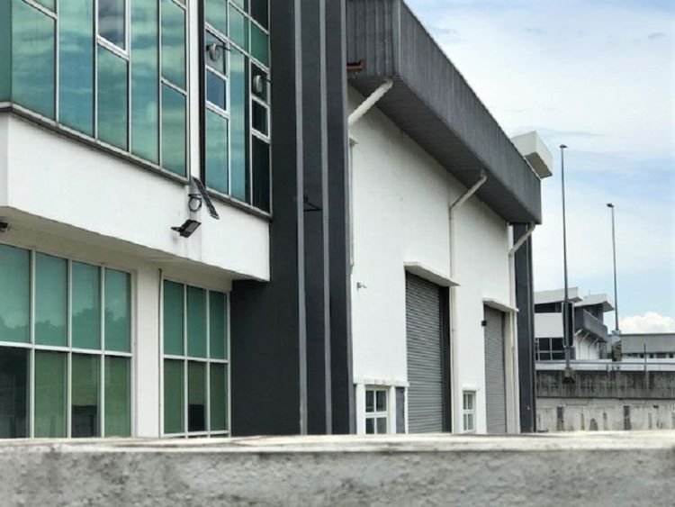 Semi-d Factory for Rent at Signature Industrial Park Lekas 18