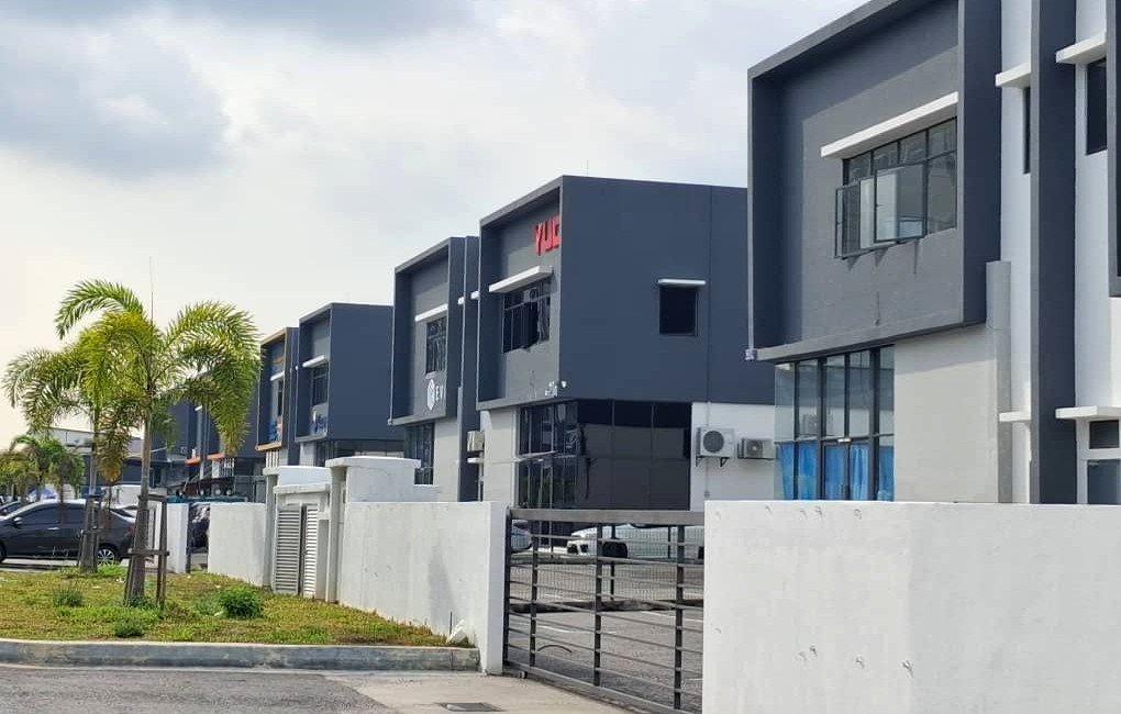 Puchong Semi-d factory for Sale or Rent High Ceiling Industrial