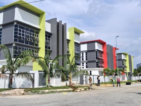 Puchong 3-Storey Semi-d Factory for Rent LA 9100 sqft