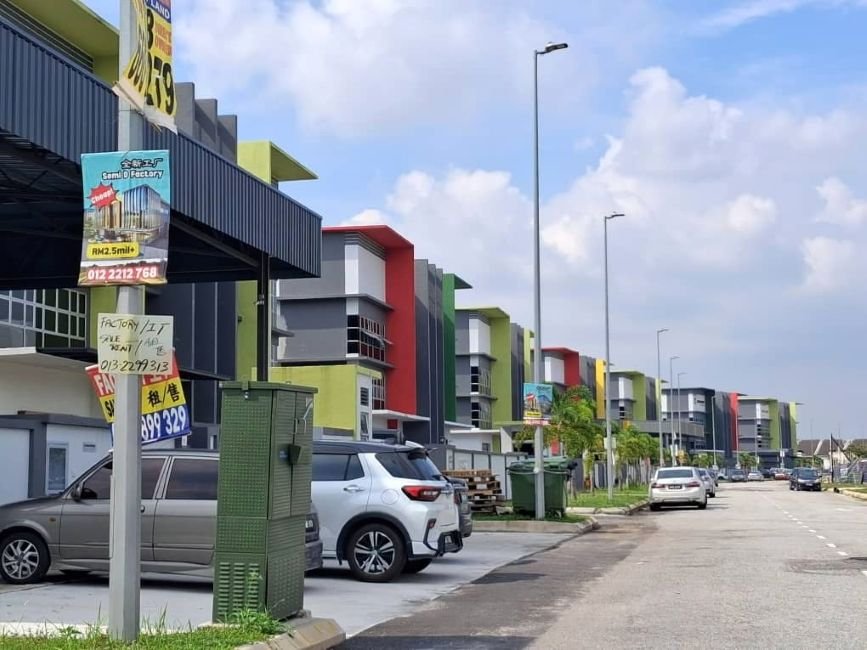 Semi-d Factory for Rent in Puchong 7585 sf Industrial Property