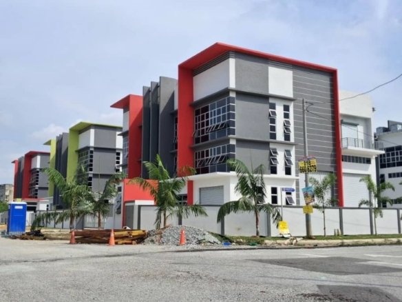 Semi-d Factory for Rent in Puchong 7585 sf Industrial Property