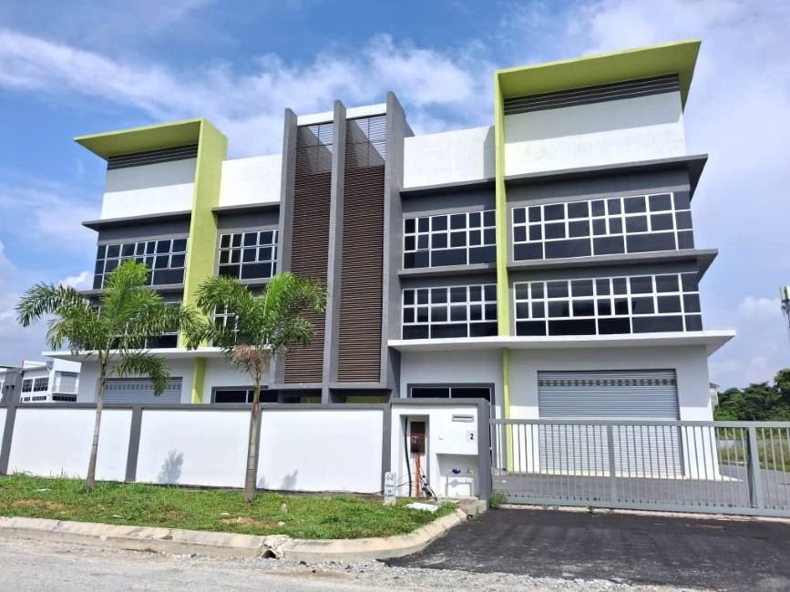 Semi-d Factory for Rent in Puchong 7585 sf Industrial Property