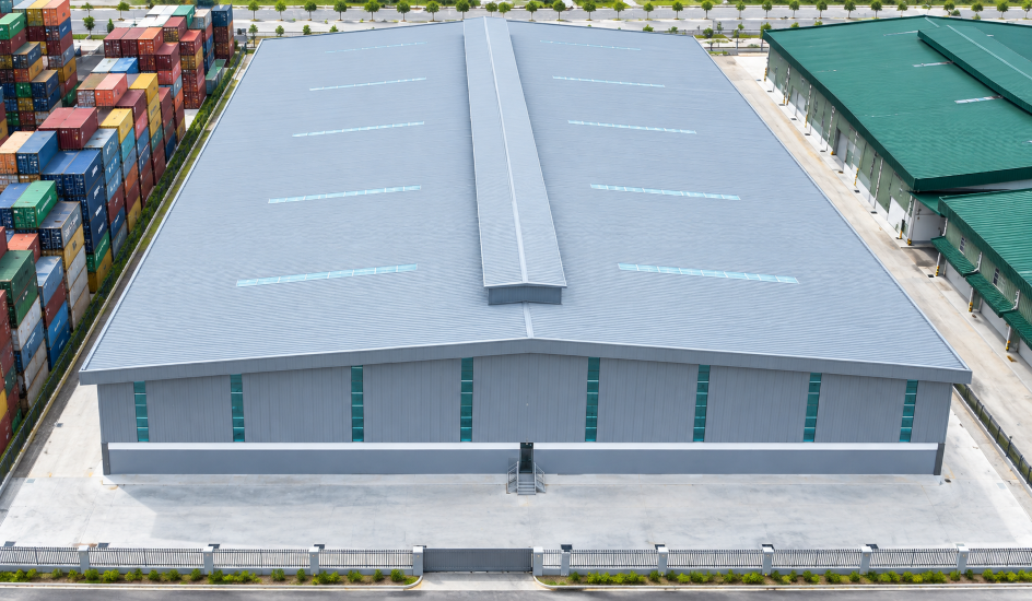 Warehouse with Elevated Loading Bays for Rent in Pulau Indah