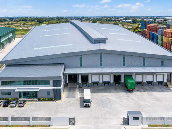 Warehouse with Elevated Loading Bays for Rent in Pulau Indah
